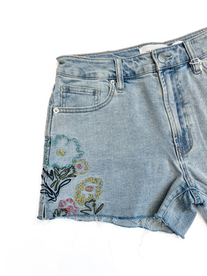 carrie shorts front detail