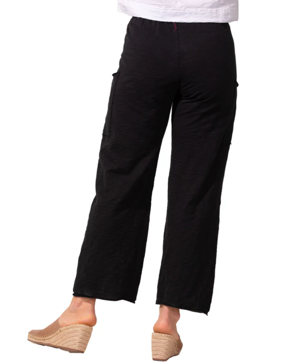 black pocket pants