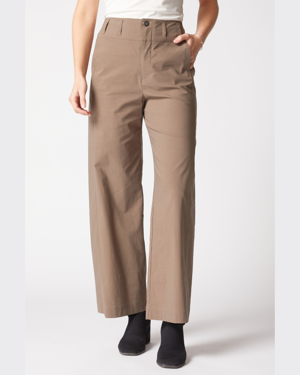 Urban Travel Pants in truffle